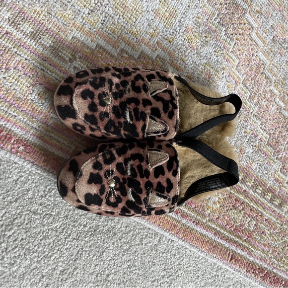 The Children’s Place Cat Velvet Leopard Print
Slingback Faux Fur Loafer. Size 12 - Picture 5 of 15